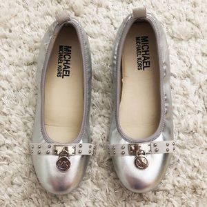 NWT Girls Michael Kors Silver Flats Shoes Size 3